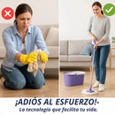 Mujer usando trapero giratorio 360 con mopa de microfibra para limpiar el piso del hogar"