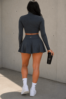 FALDA SHORT Y BUZO GRIS OSCURO TALLA M.