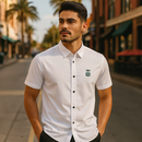 Camisa Bradbury Chalis Premium color blanca manga corta con logo bordado - hombre en calle urbanalanca